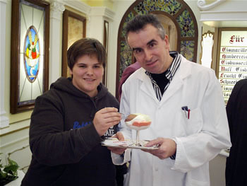 Julia und Kurt Tichy beim Eissaison-Start